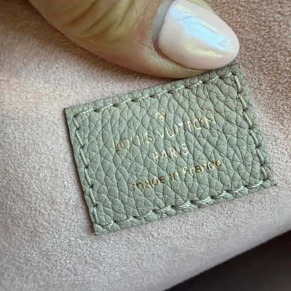 Louis Vuitton Lock Me Shopper Tote Work Bag Gold Cream - Picture 10 of 16